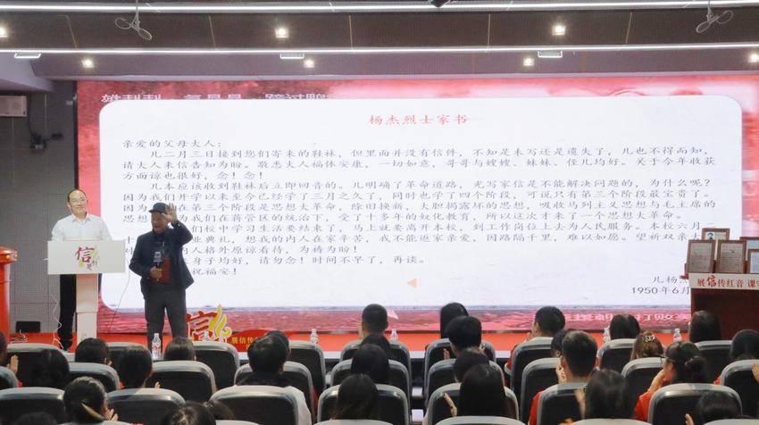 烈士后人进课堂 麻豆社
做鲜做活思政课.docx